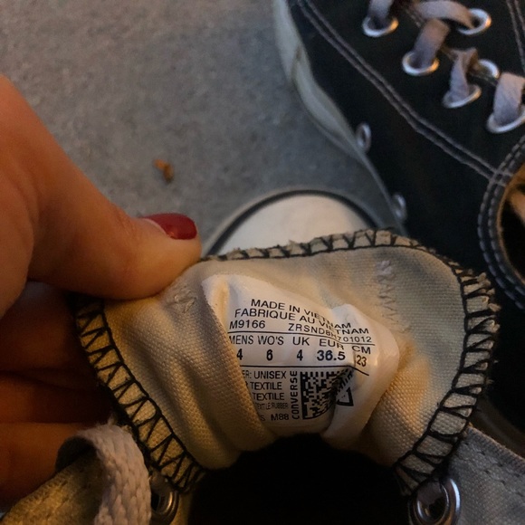 Classic black low-top converse - Picture 2 of 4